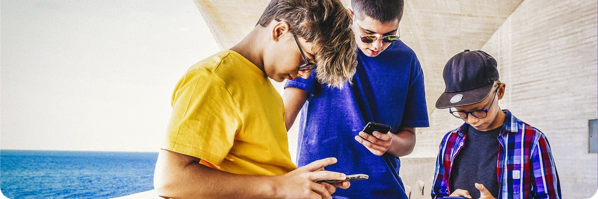 Nici n-apuci să închizi telefonul după ce ai făcut plata că banii au și ajuns în contul prietenilor.